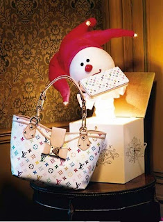 Fashion Handbags Information The Annie Bag In Size Is Made Of Recently Louis Vuitton Released The Refined Collection Called Noel To Bring You Different Surprise And Hiness In This Important Day Replica