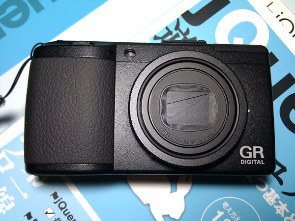 ゆるりブログ: RICOH デジタルカメラ GR DIGITAL3 をゲット