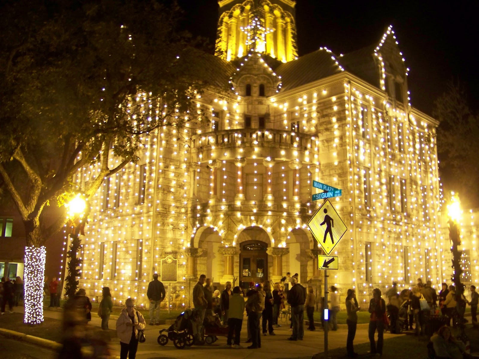 Apron Senorita Christmas Lights in New Braunfels