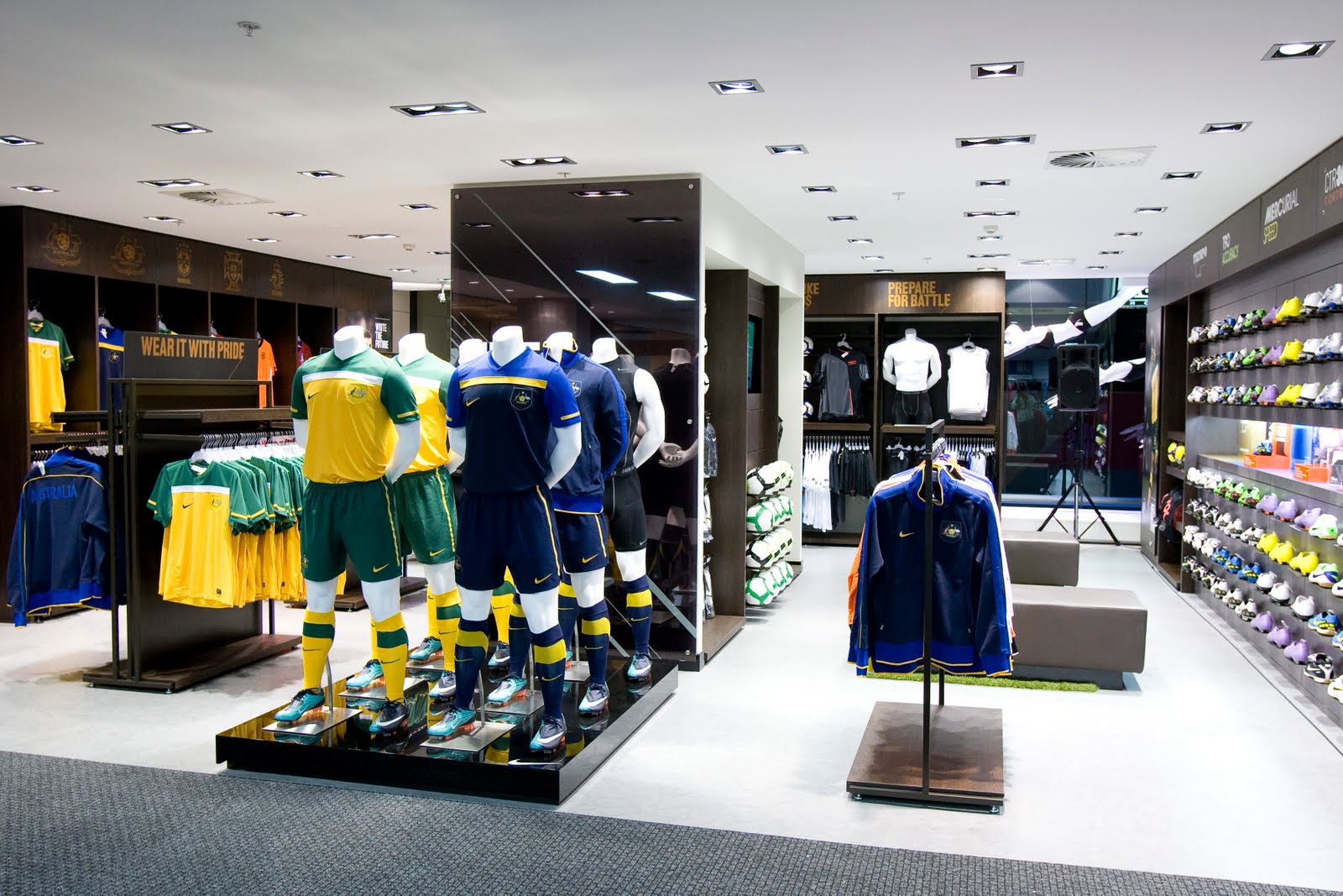 футбольный магазин football. футбол стор. куртки найк манчестер юнайтед. футболсторе магазин. Footballstore в санкт-петербурге.