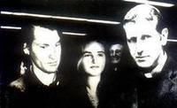 Jose Luis Nell junto a su esposa Lucia Cullen y al Padre Mugica