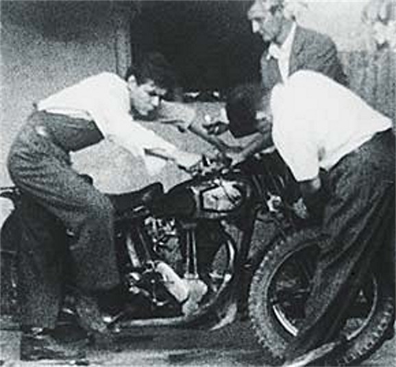 CheWithMotorcycle.jpg