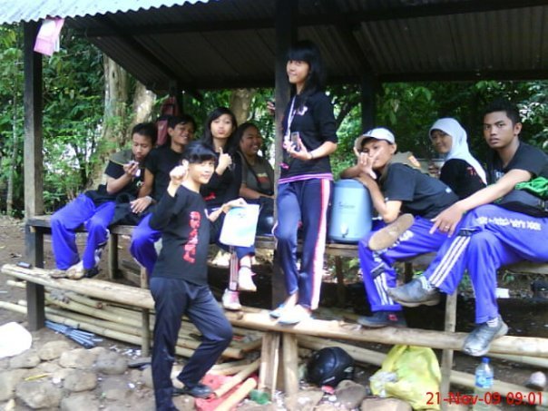 gambar kerjasama di lingkungan rumah