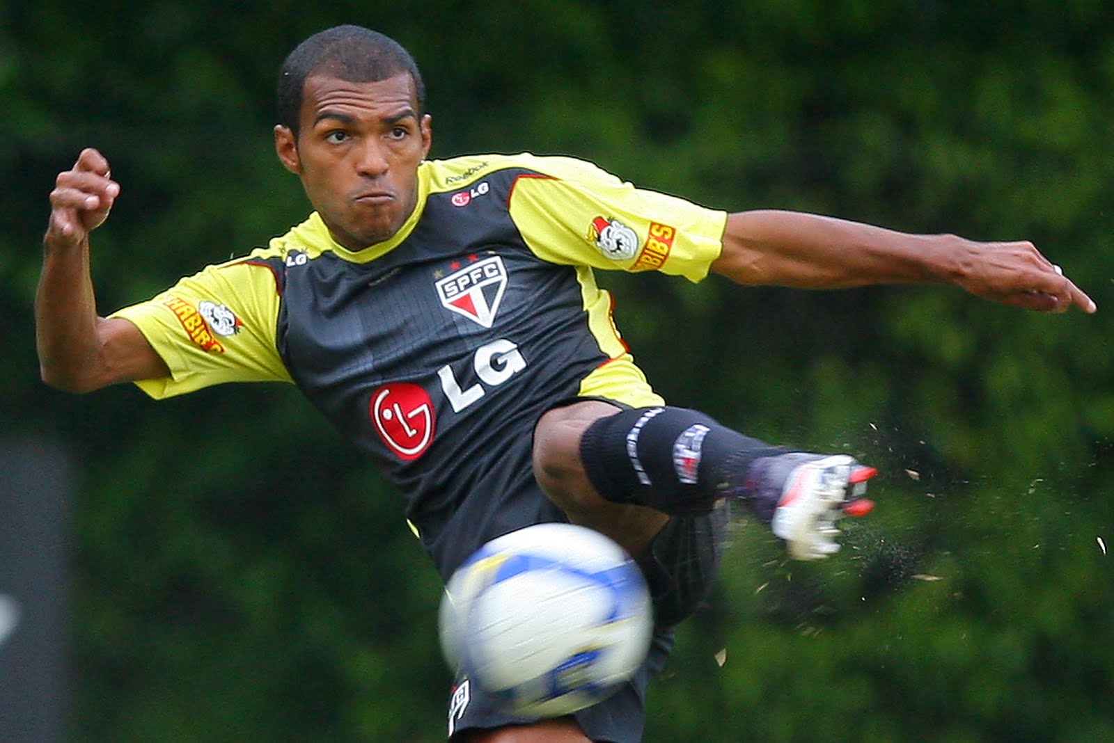 Blog do são paulino jovem Richarlyson precisa ficar.