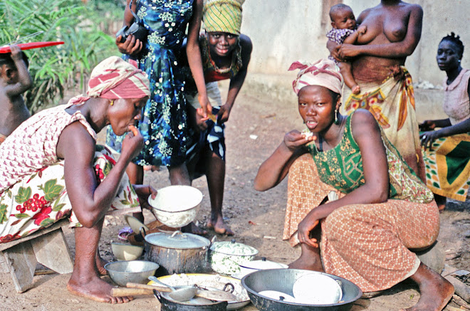 Dama Rd in Kenema - suppertime