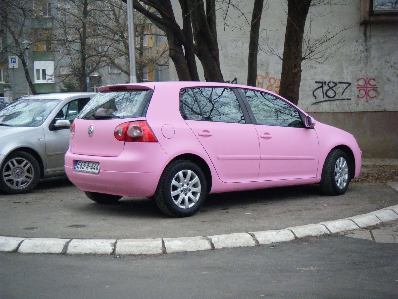 Volkswagen Golf GTI Pink