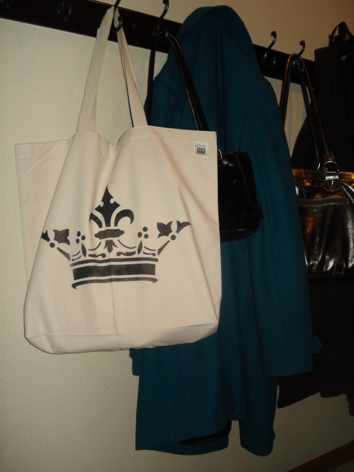 [crown+bag.JPG]