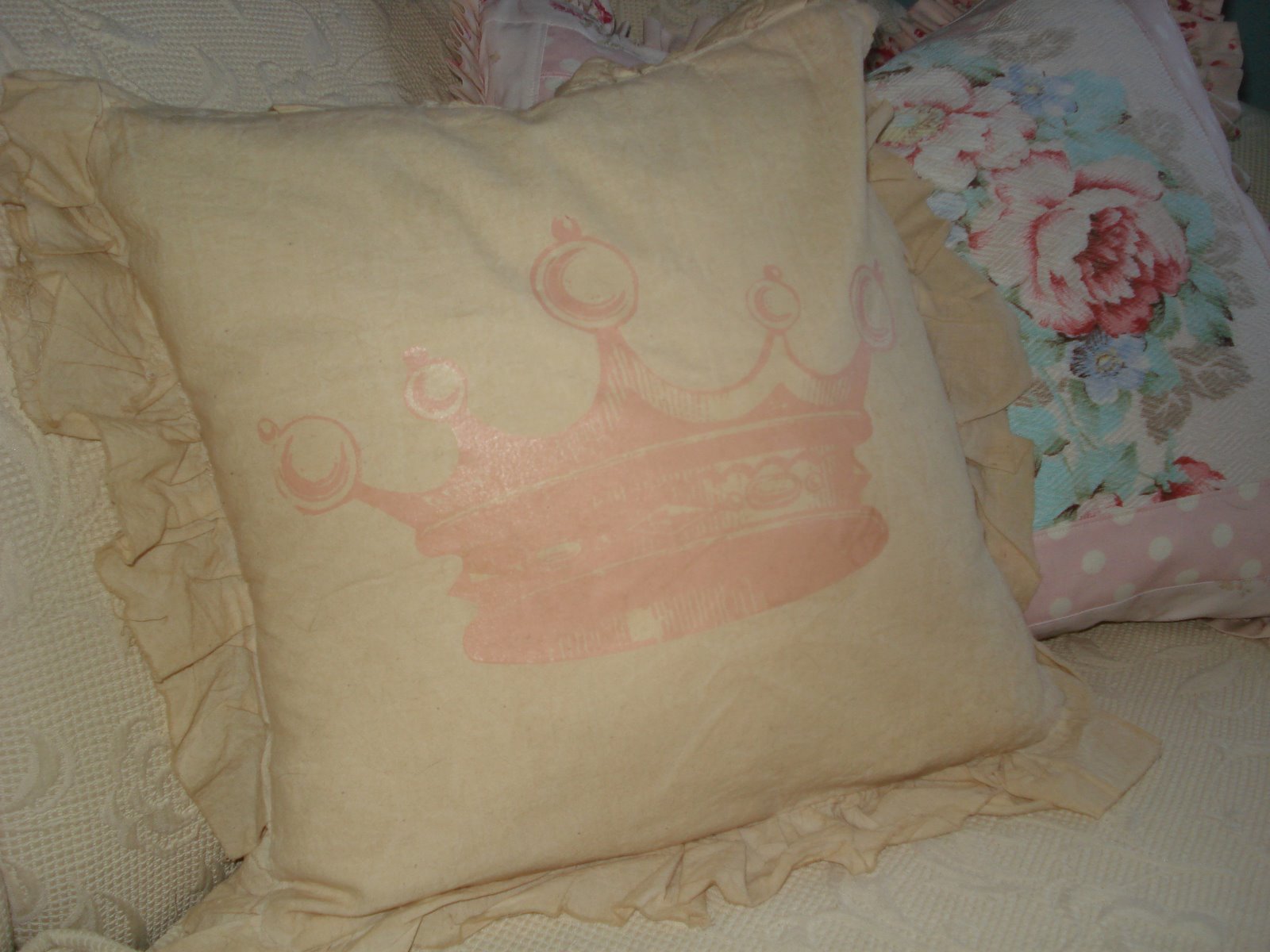 [crown+pillow.JPG]