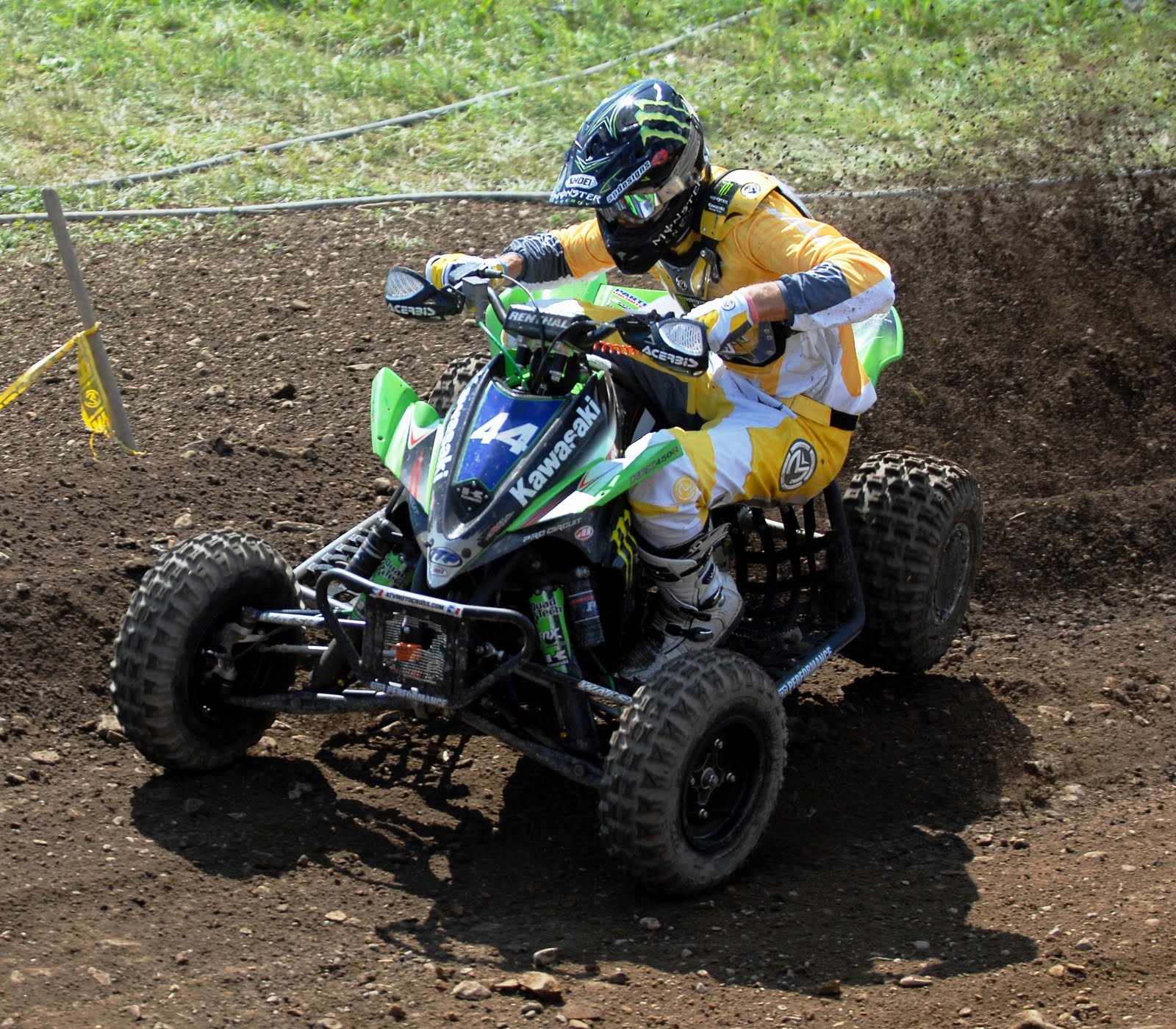 Дс 450. Atv am. Can am review atv 2023. Гонщик на квадроцикле фото. Atn mud racing.