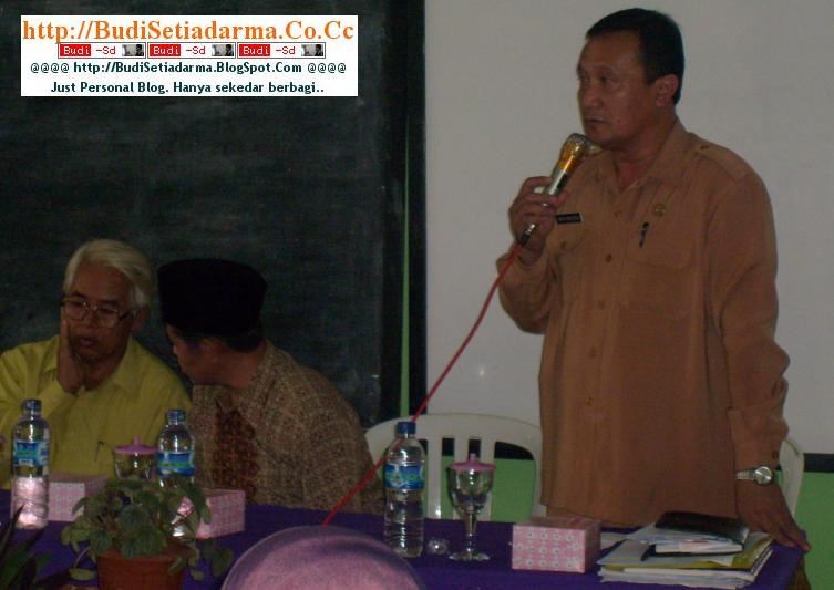 [~budi-sd-workshop-ptk-18-2-2009-sambutan-kepsek.JPG]