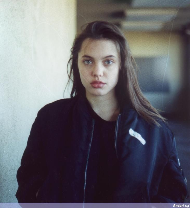 Image Gallery: Young Angelina Jolie