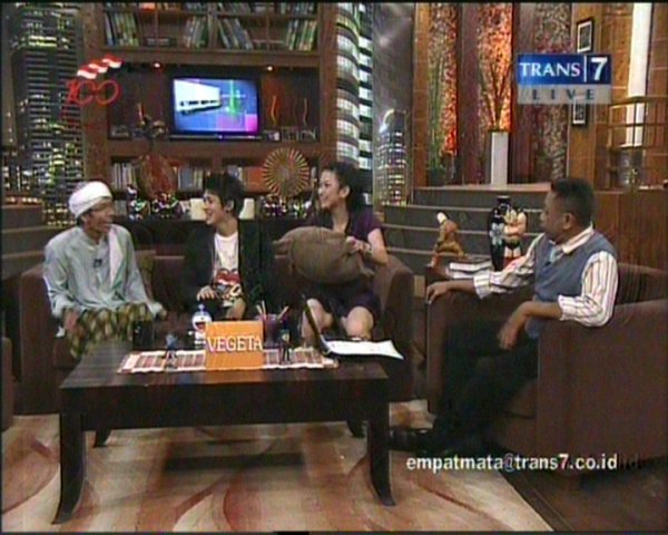 Artis Hot: FOTO DINDA KANYA DEWI NGANGKANG DI EMPAT MATA