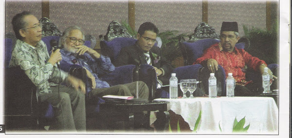 Ketika mengendalikan Forum Intelek Mahasiswa di Dewan Semarak Akedemik Pengajian Melayu sesi 07/08