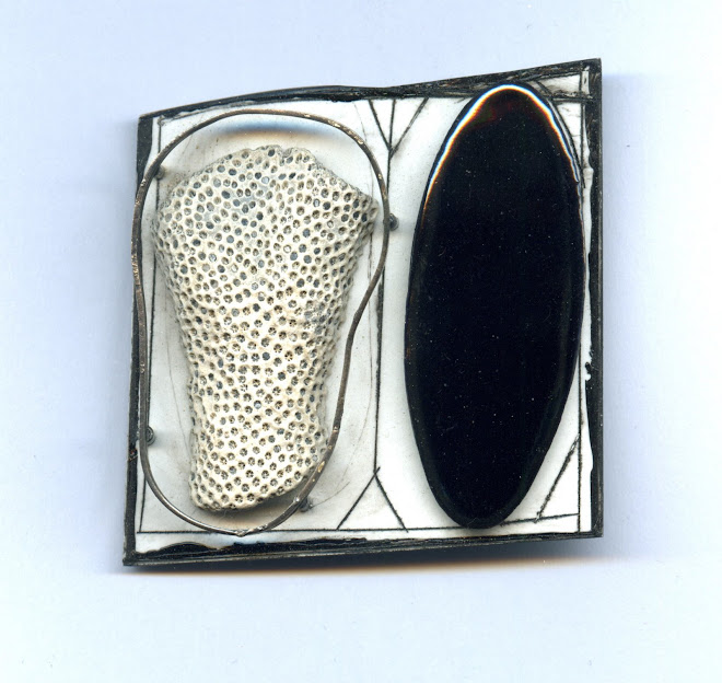 nº 1204 Ramon Puig Cuyàs: brooch, 2007. silver, nickel silver, plastic, enamel, acrylic painting.