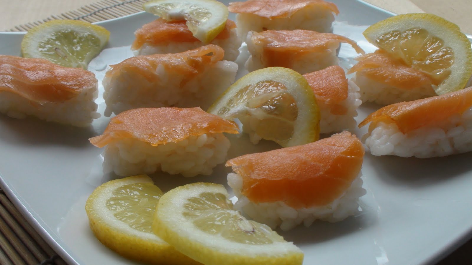 Gusto &amp; Aroma: Nigiri - Sushi mit Räucherlachs