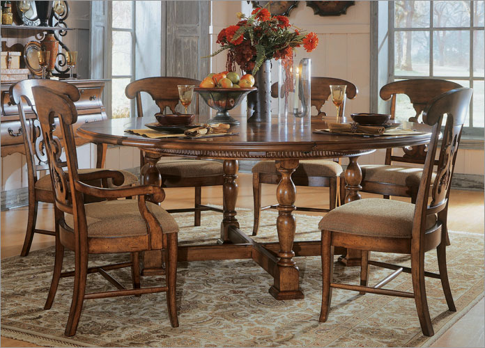 [Universal-Furniture-Country-Estates-Round-Dining-Table-with-Napoleon-Chairs-in-Cherry~img~UNI~UNI1816_l.jpg]
