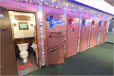 The-Charmin-holiday-toilets-in-Times-Square-ad8