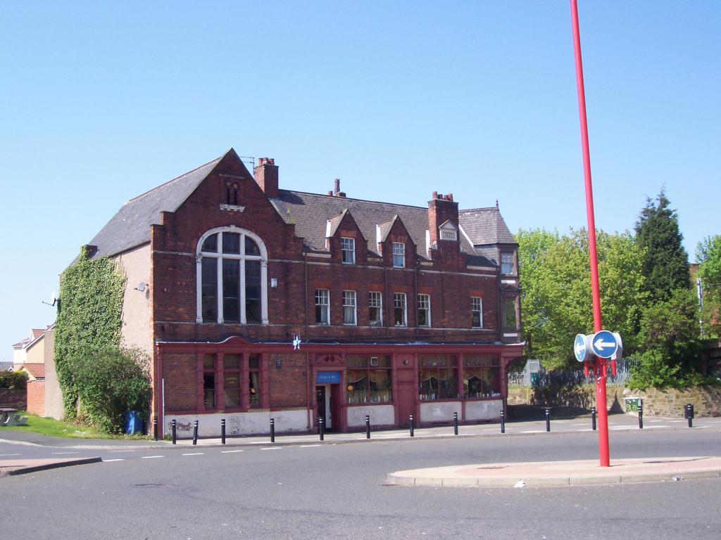 Photographs Of Newcastle Wallsend Carville Hotel Public House Fire 4th May 2010