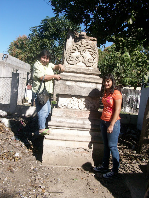 Visitando las tumbas de los cofrados de Navito, Sindicatura de Eldorado