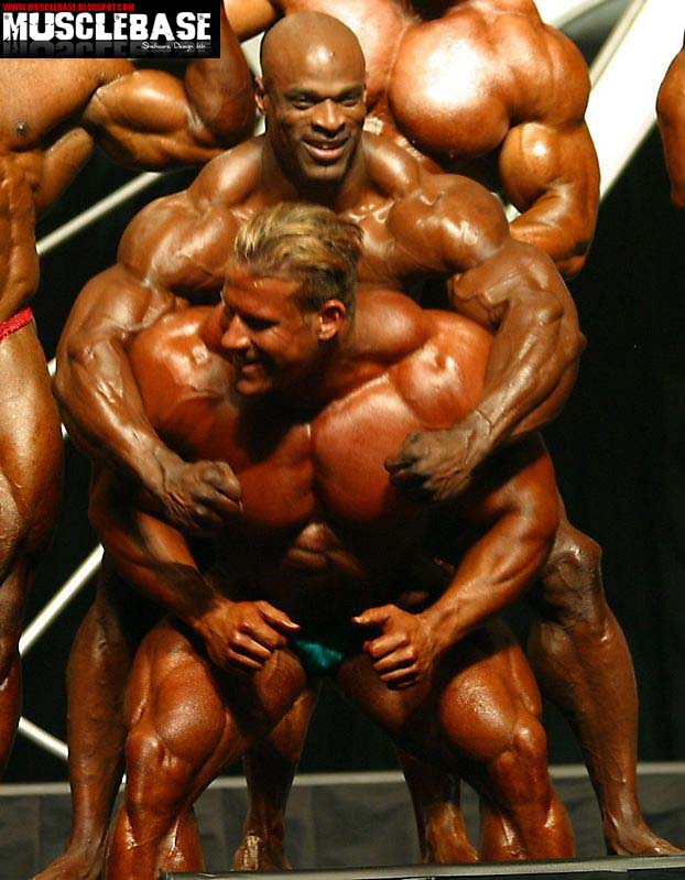 Ronnie+Coleman+Gives+Jay+Cutler+Bear+Hug+at+the+2003+Mr.+Olympia+Finals.JPG