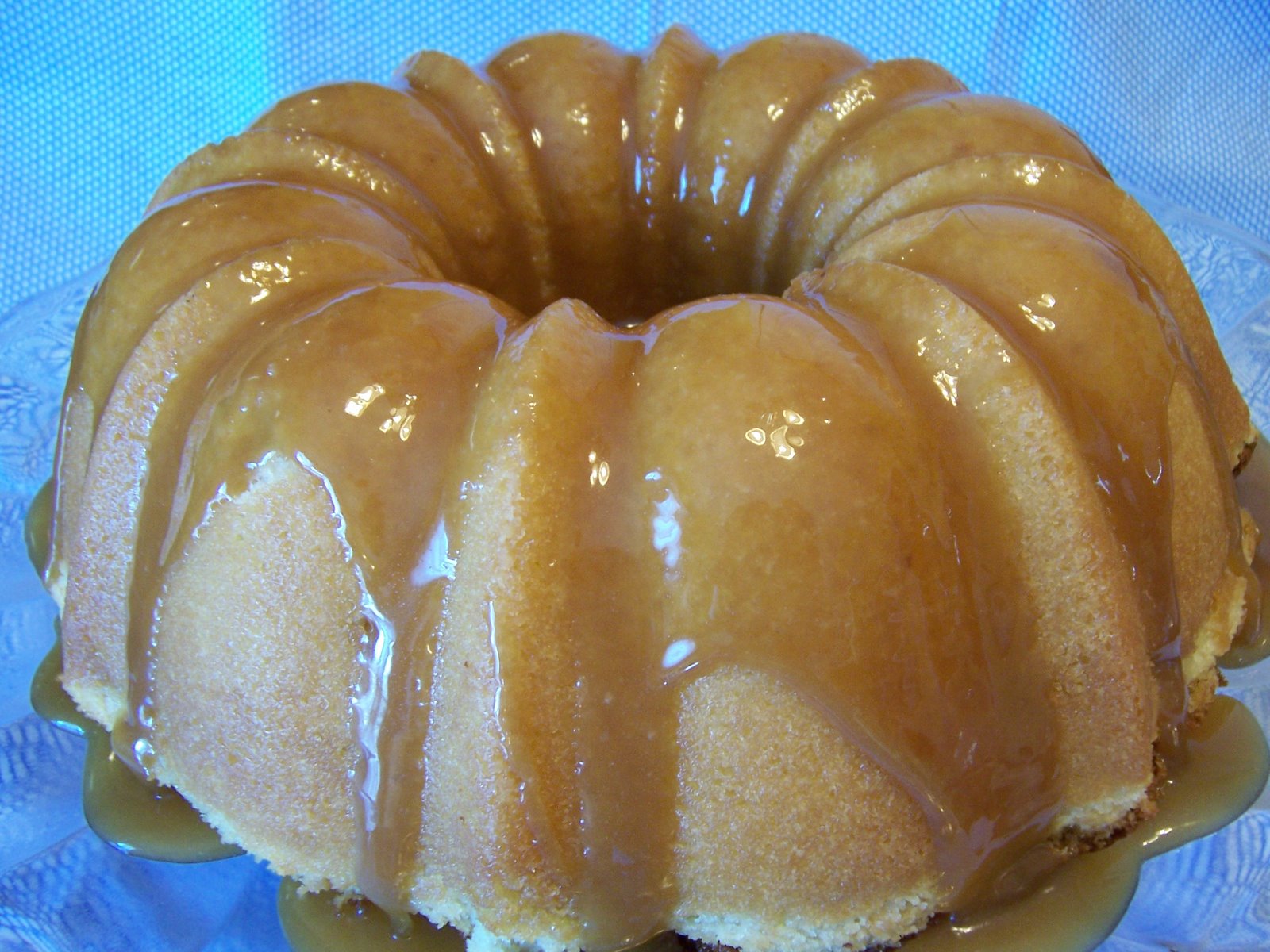 [caramel+pound+cake.jpg]