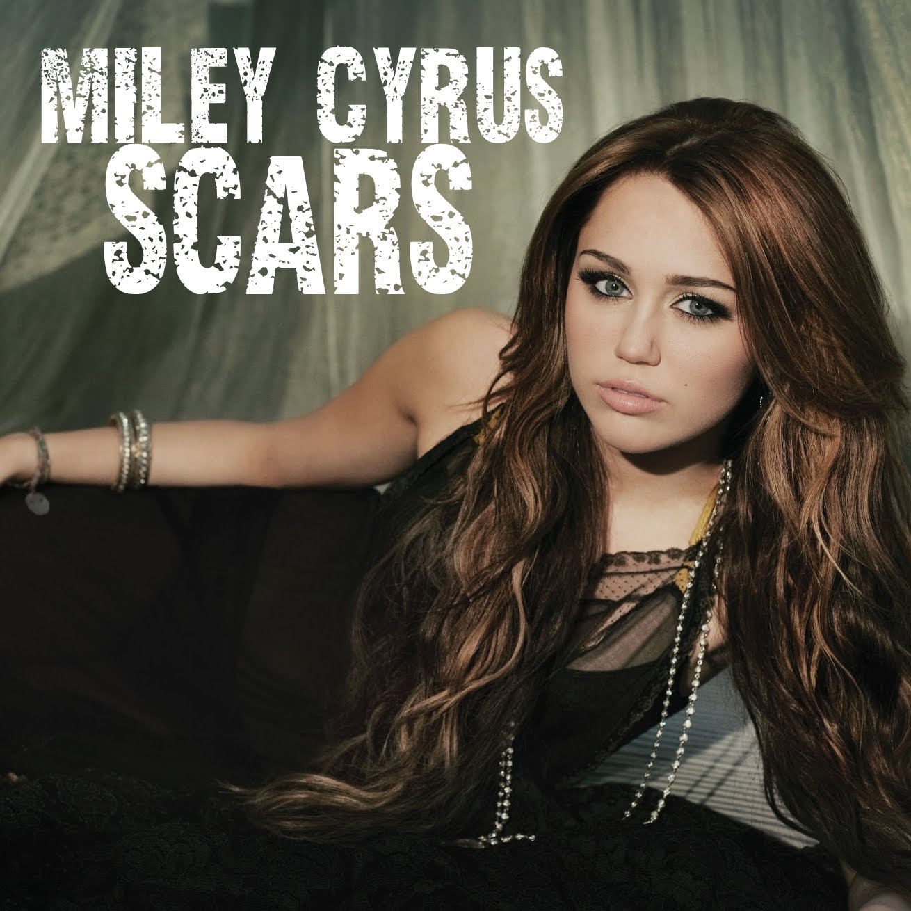 Music Stays Miley Cyrus "I Can´t Be Tamed" Cover Images Musics