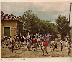 Calles de tierra en la Ureña de 1950. Procesión de Semana Santa en Abril;