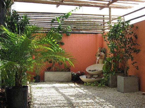 ESTILO RUSTICO: EL PATIO RUSTICO / THE RUSTIC COURTYARD