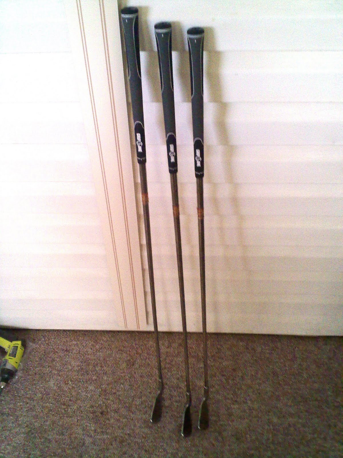 Chuck Cummins's CHUCKWAGON JOURNAL REGRIPPING GOLF CLUBS EVEN A