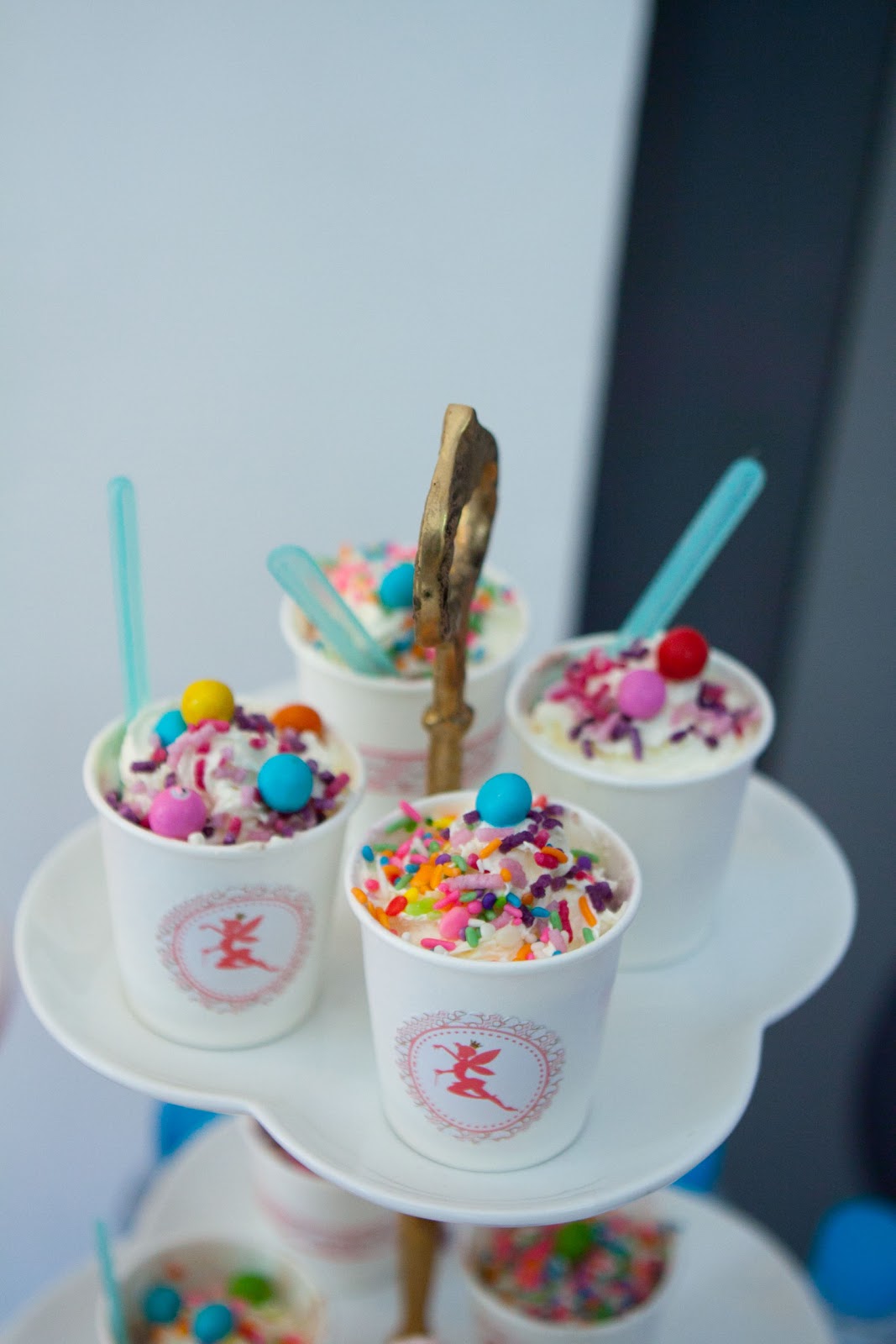 KINDERPLAYS Party Hopper The ice cream station