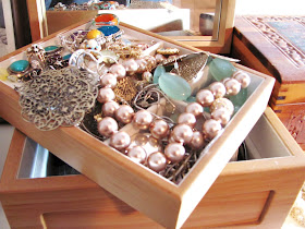 Mamaw's Place: Ideas for jewelry organizing....