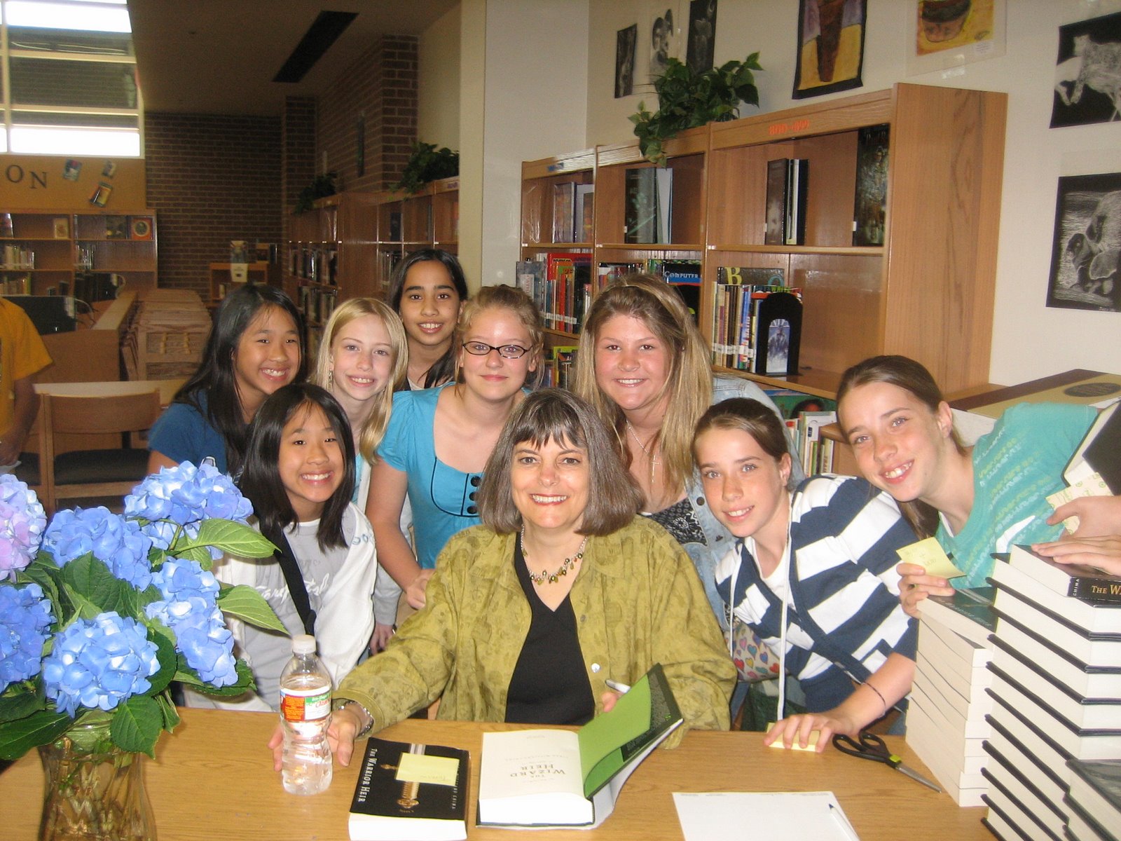 [Killian+M.S.+signing+crowd+Lewisville+TX+5-08.jpg]