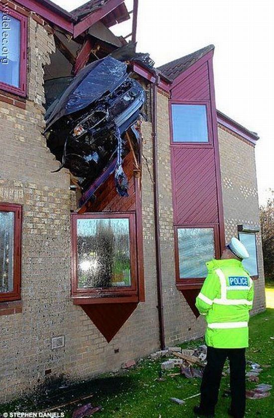 [Strange_car_accidents_34.jpg]