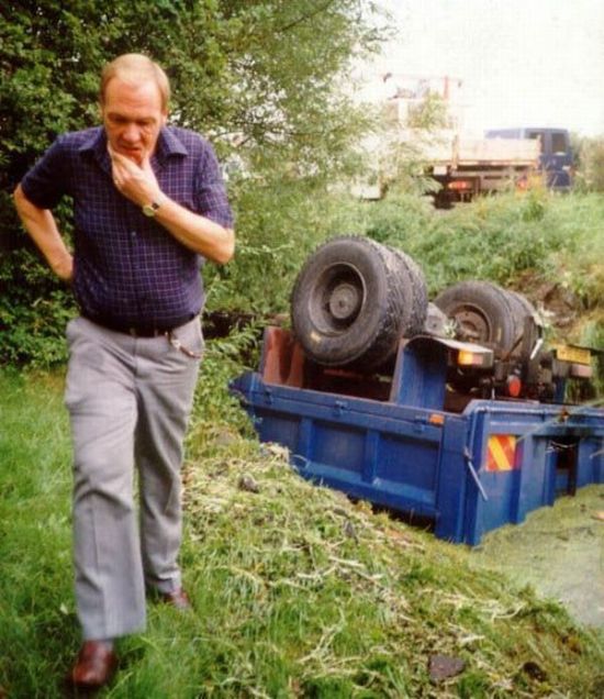 [Strange_car_accidents_33.jpg]