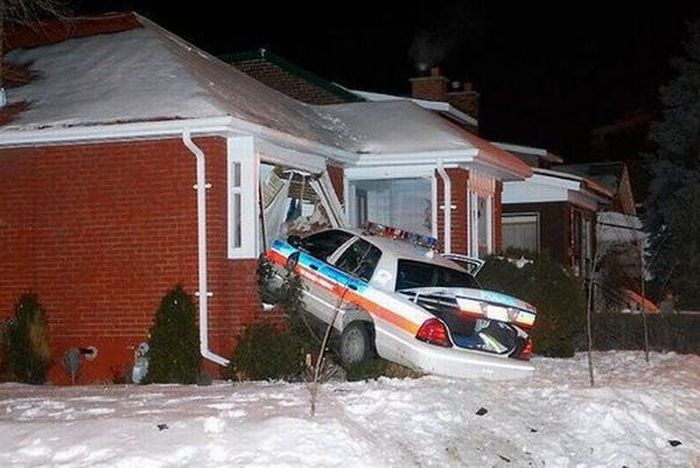 [Strange_car_accidents_38.jpg]