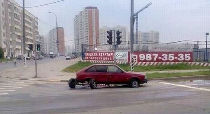 [Strange_car_accidents_20.jpg]