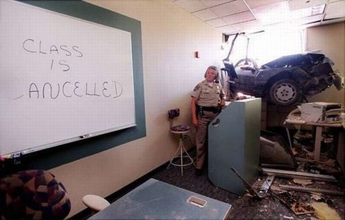 [Strange_car_accidents_16.jpg]