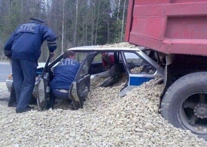 [Strange_car_accidents_24.jpg]