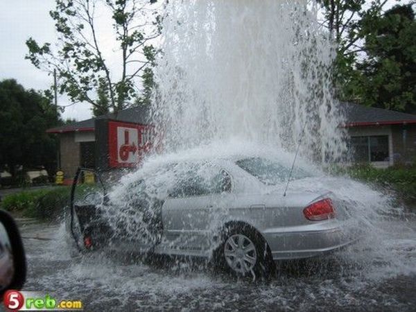 [Strange_car_accidents_12.jpg]