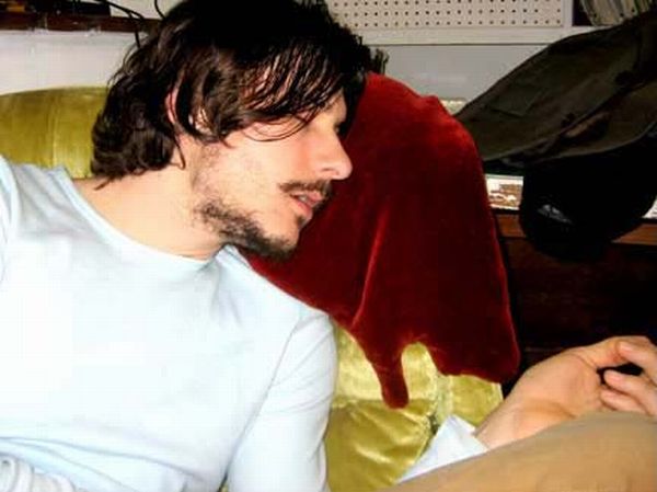 [blood_puddle_pillow_06.jpg]