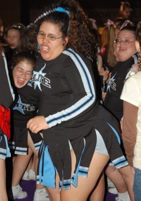 [ugly_cheerleaders_02.jpg]