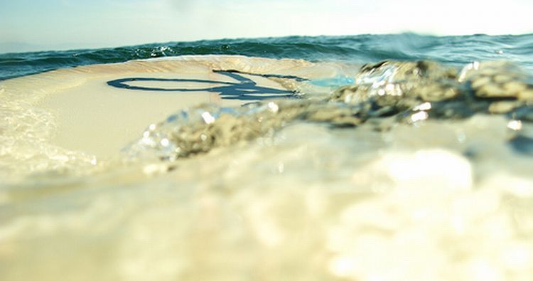 [halfunderwater_photos_10.jpg]