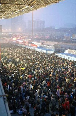 crowded train stations in china 08 Inilah Antrian Terpanjang di Dunia !