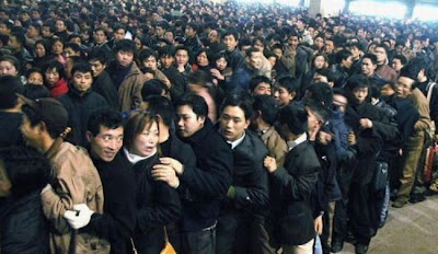 crowded train stations in china 05 Inilah Antrian Terpanjang di Dunia !
