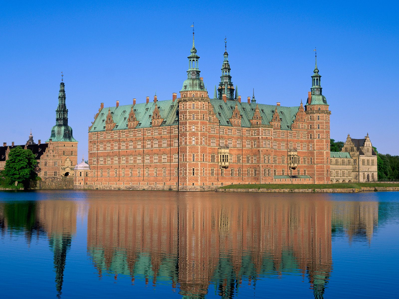 10 Most Beautiful Castles In The World Cool Pictures
