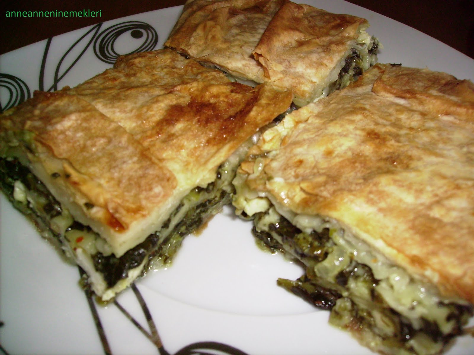 Anneannenin emekleri sayfasına hoş geldiniz ISPANAKLI BÖREK