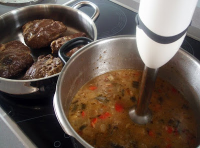 carrilleras de ternera con puré de patata y manzana