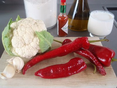 ingredientes para la coliflor con salsa de pimientos