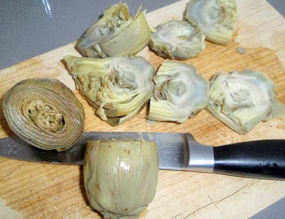 Las alcachofas cocidas y troceadas alcachofas cocidas