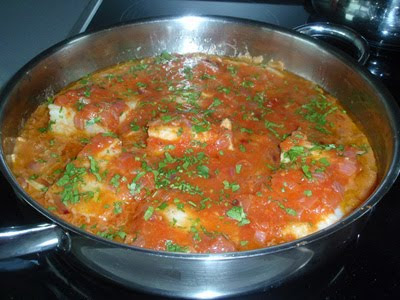 bacalao con tomate y cebolla